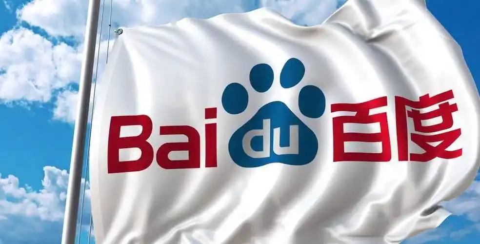 轮胎高速路上狂奔后滚进服务区撞人